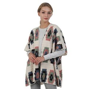 🔥Sale🔥 NWT Fadiva geometric pattern quilted ruana